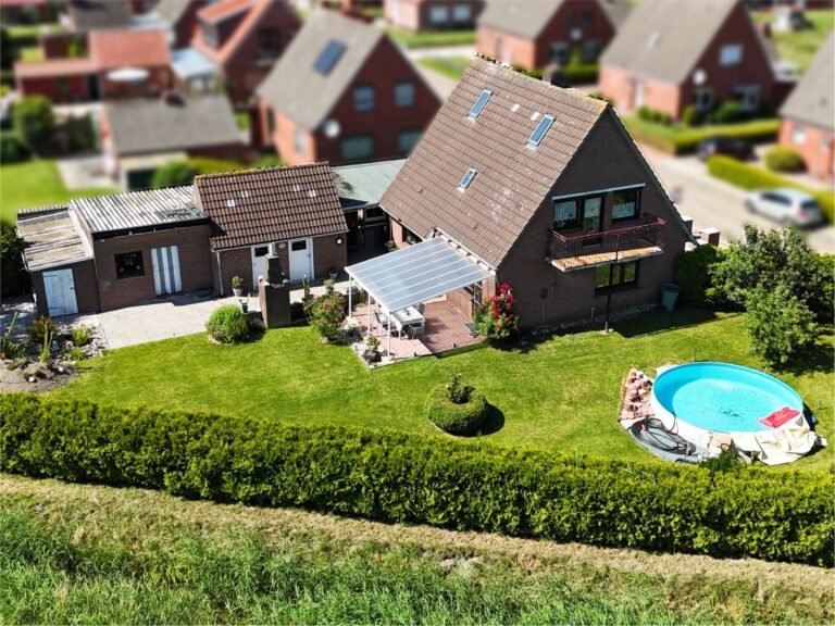 Charmantes Einfamilienhaus mit Weitblick, großem Garten, Pool und Nebengebäude!